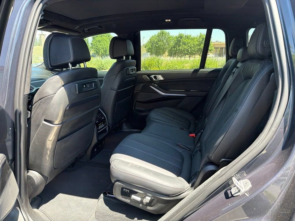Used 2021 BMW X7 M50i w/ Executive Package AWD/4WD image 11