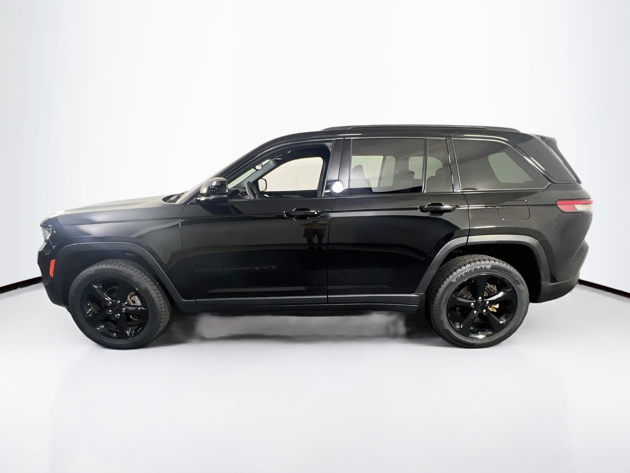 Used 2023 Jeep Grand Cherokee Altitude AWD/4WD image 8