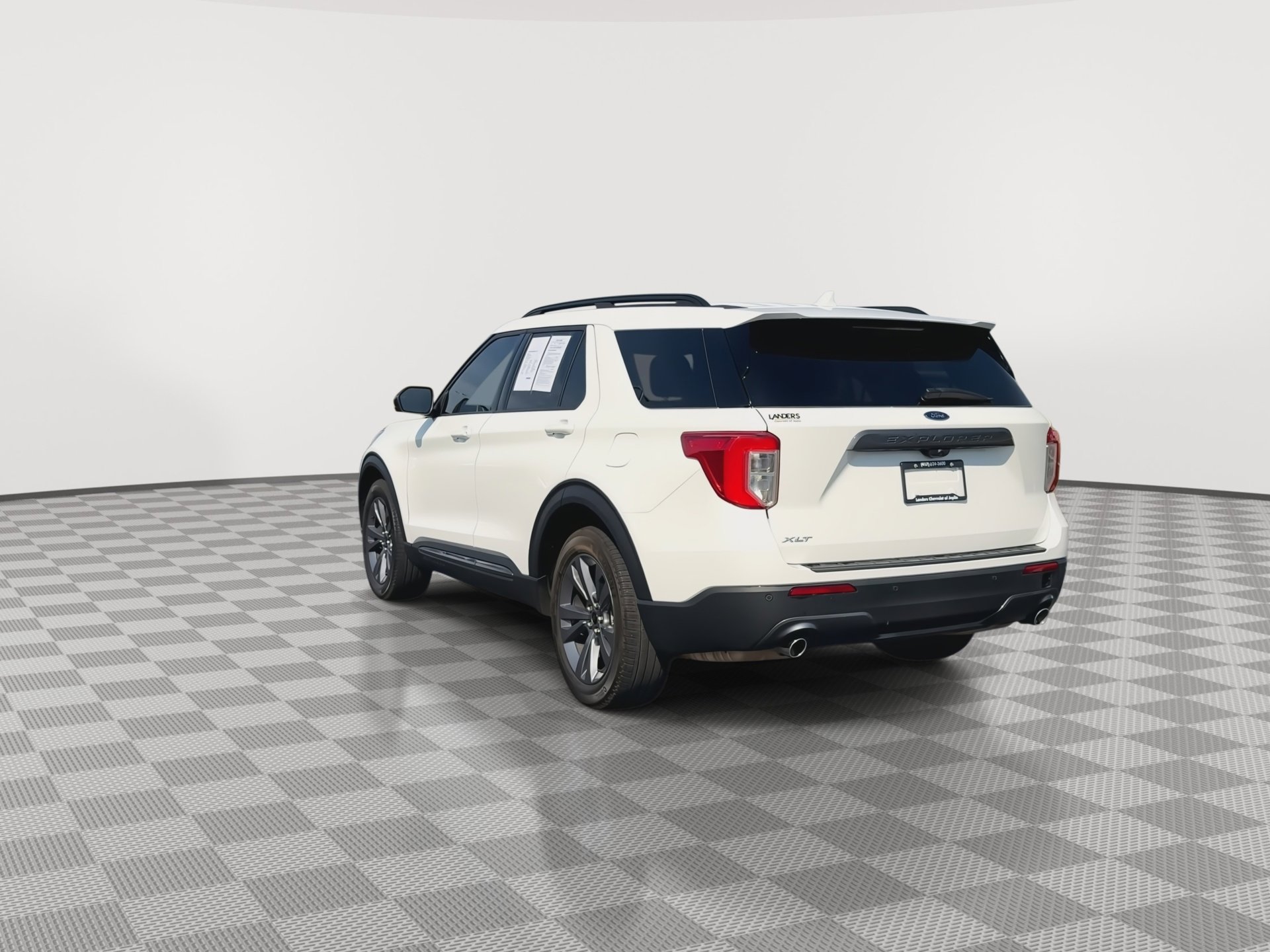 Used 2023 Ford Explorer XLT w/ Equipment Group 202A image 7