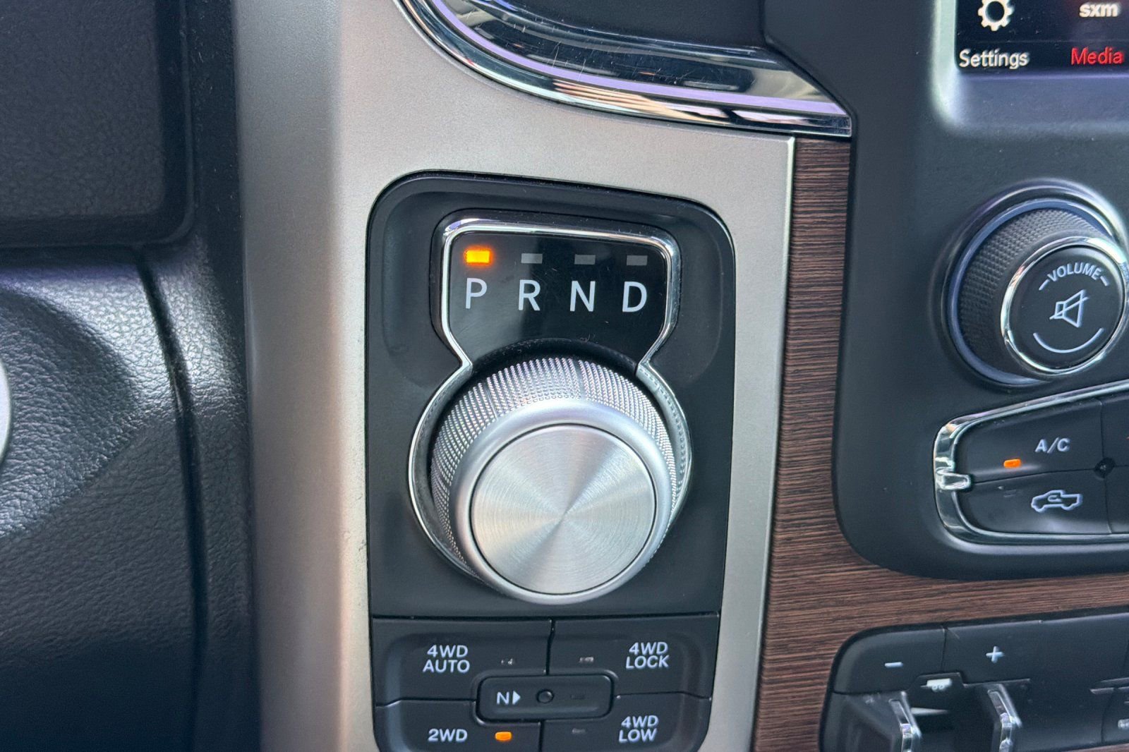 Used 2018 RAM 1500 Laramie w/ Convenience Group AWD/4WD image 21