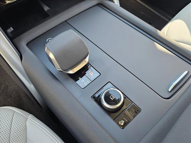 Certified 2025 Land Rover Discovery S AWD/4WD image 15