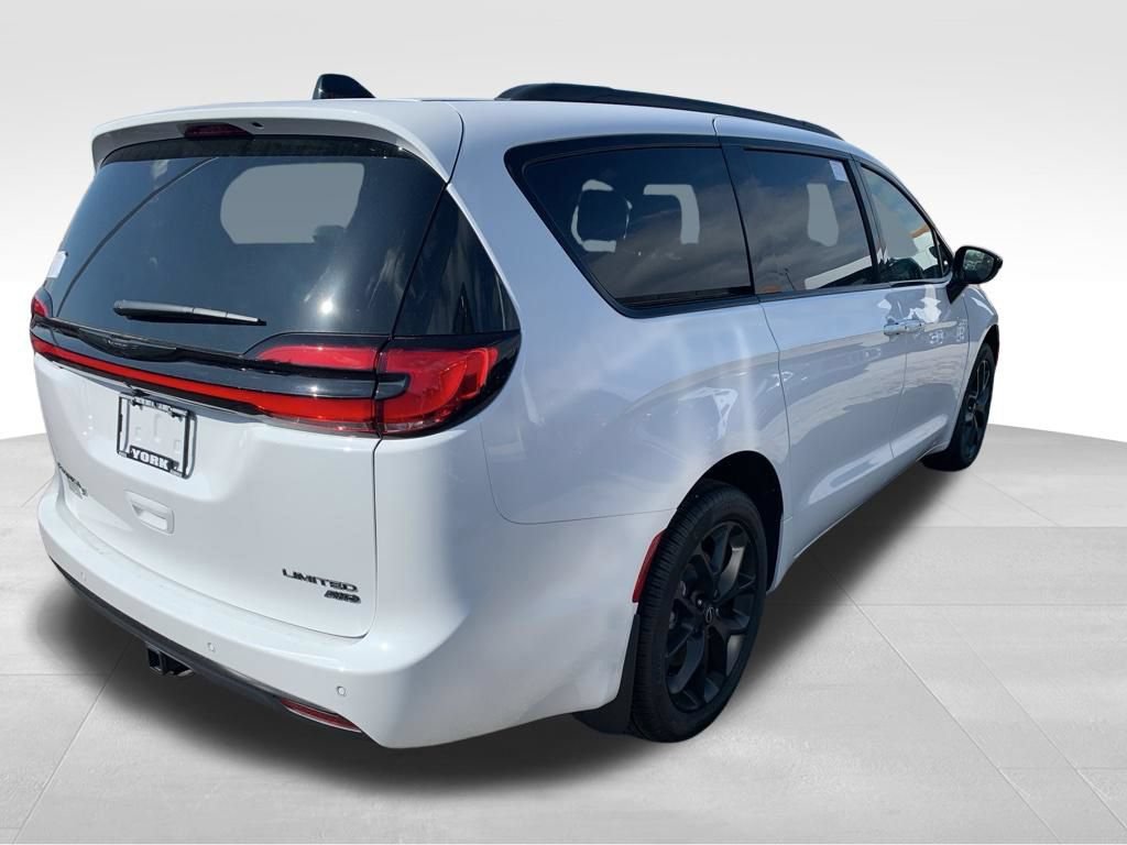 New 2026 Chrysler Pacifica Limited w/ Uconnect Theater Family Group AWD/4WD image 4