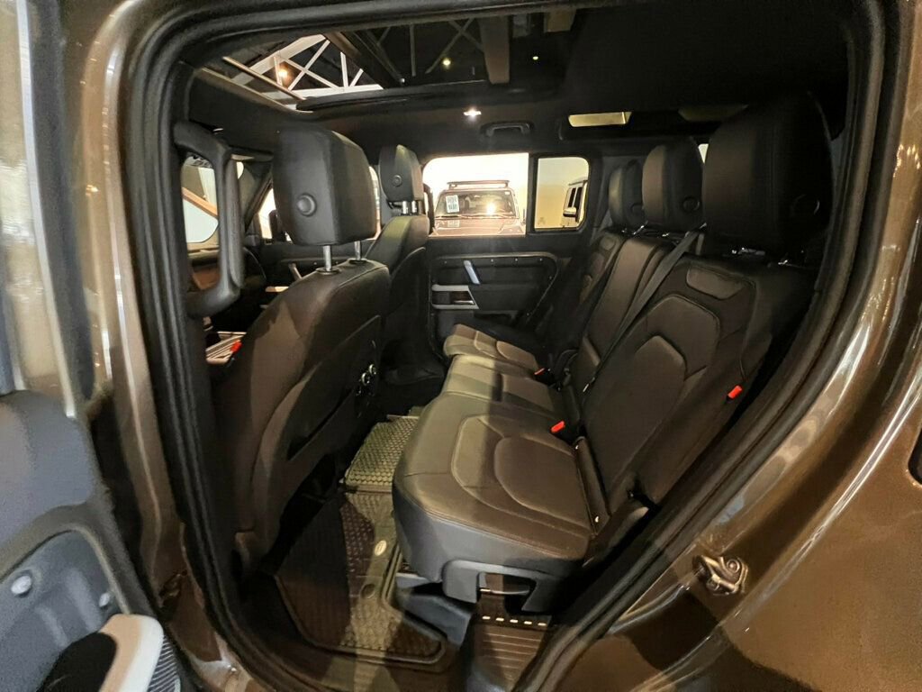 Used 2023 Land Rover Defender 110 X-Dynamic SE image 25