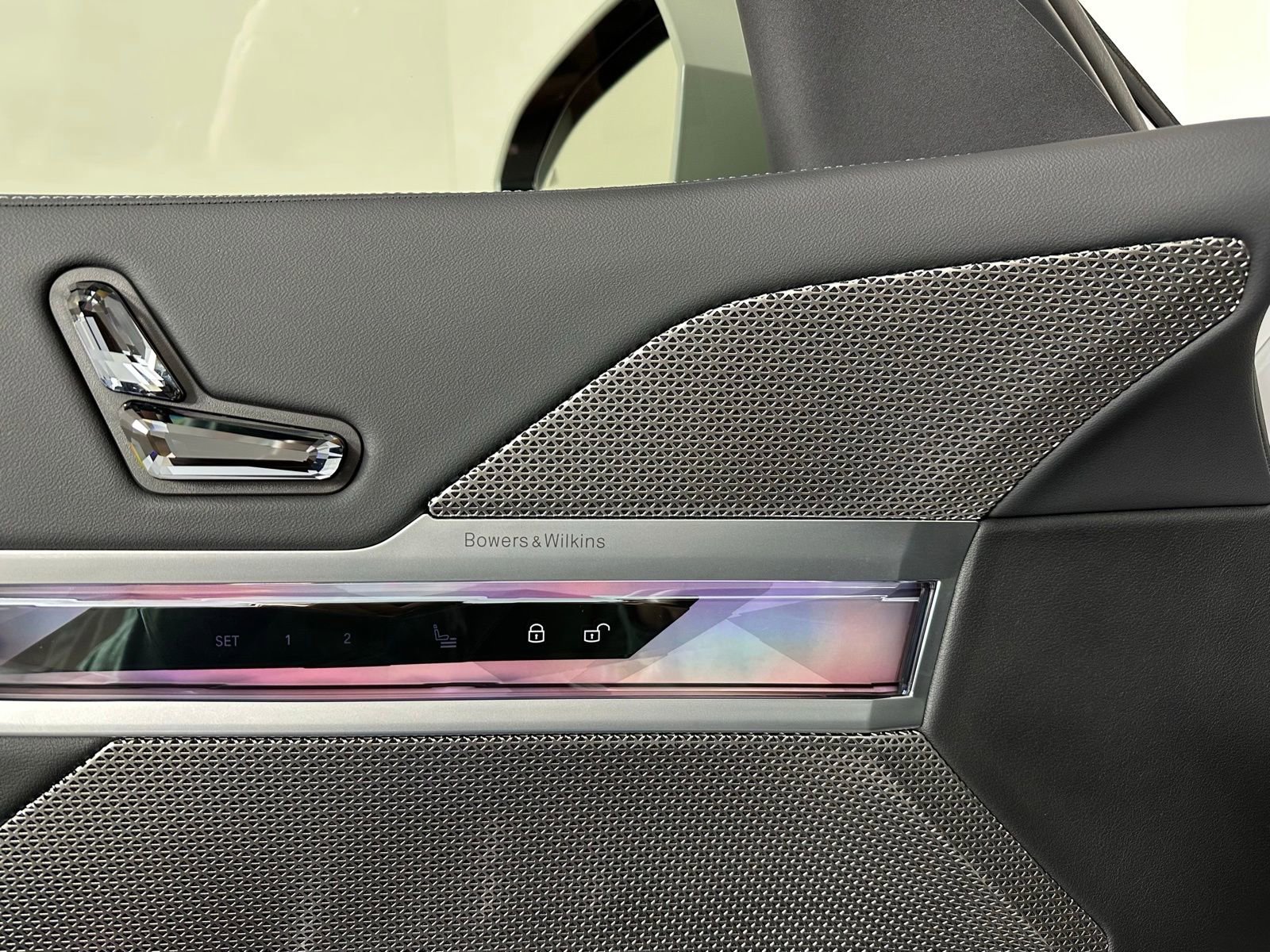 Used 2023 BMW 760i xDrive w/ Parking Assistance Package image 7