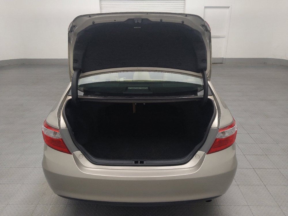 Used 2016 Toyota Camry LE FWD image 29