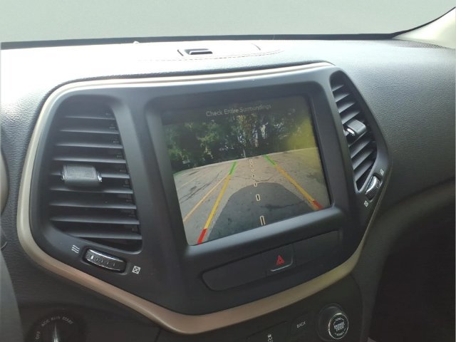 Used 2015 Jeep Cherokee Latitude w/ Cold Weather Group FWD image 26