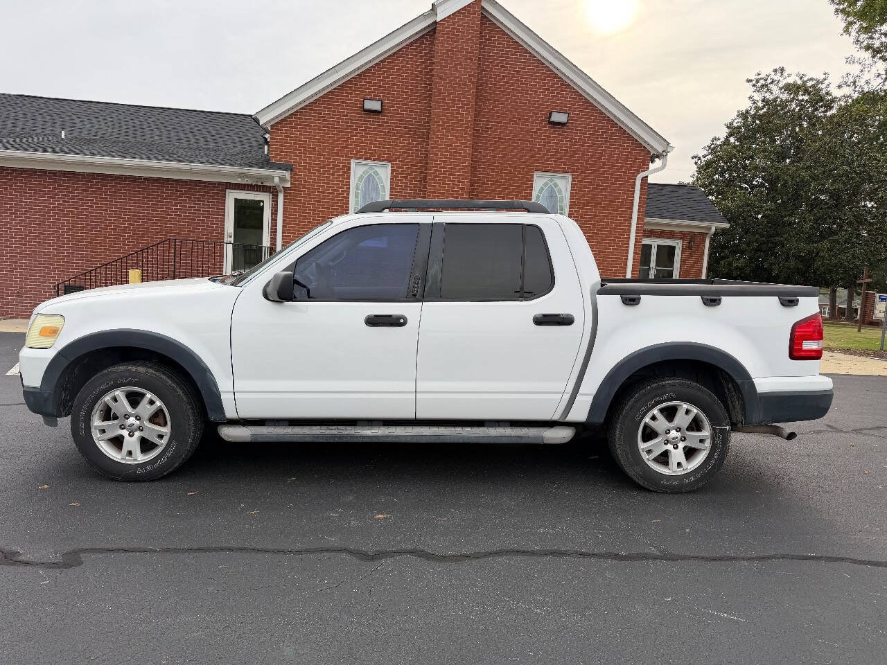 Used 2007 Ford Explorer Sport Trac XLT RWD image 9