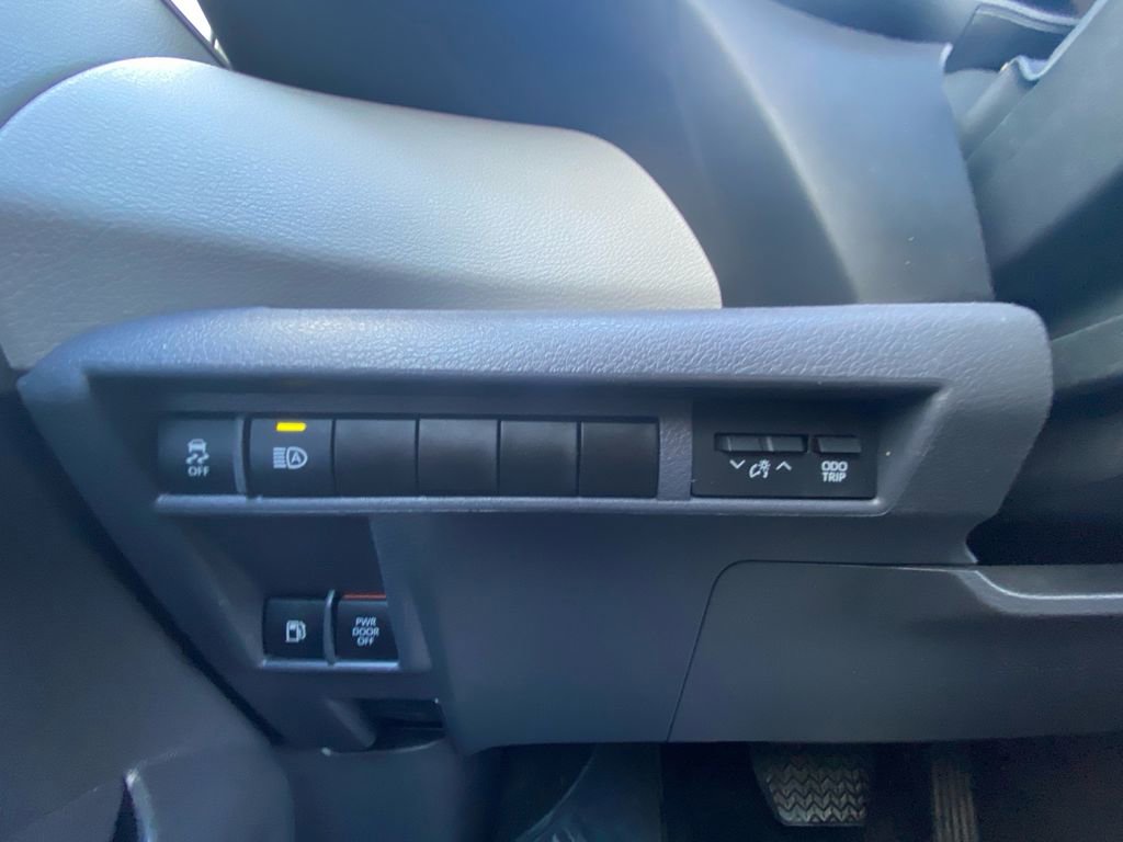 Used 2023 Toyota Sienna LE w/ LE Plus Package FWD image 12