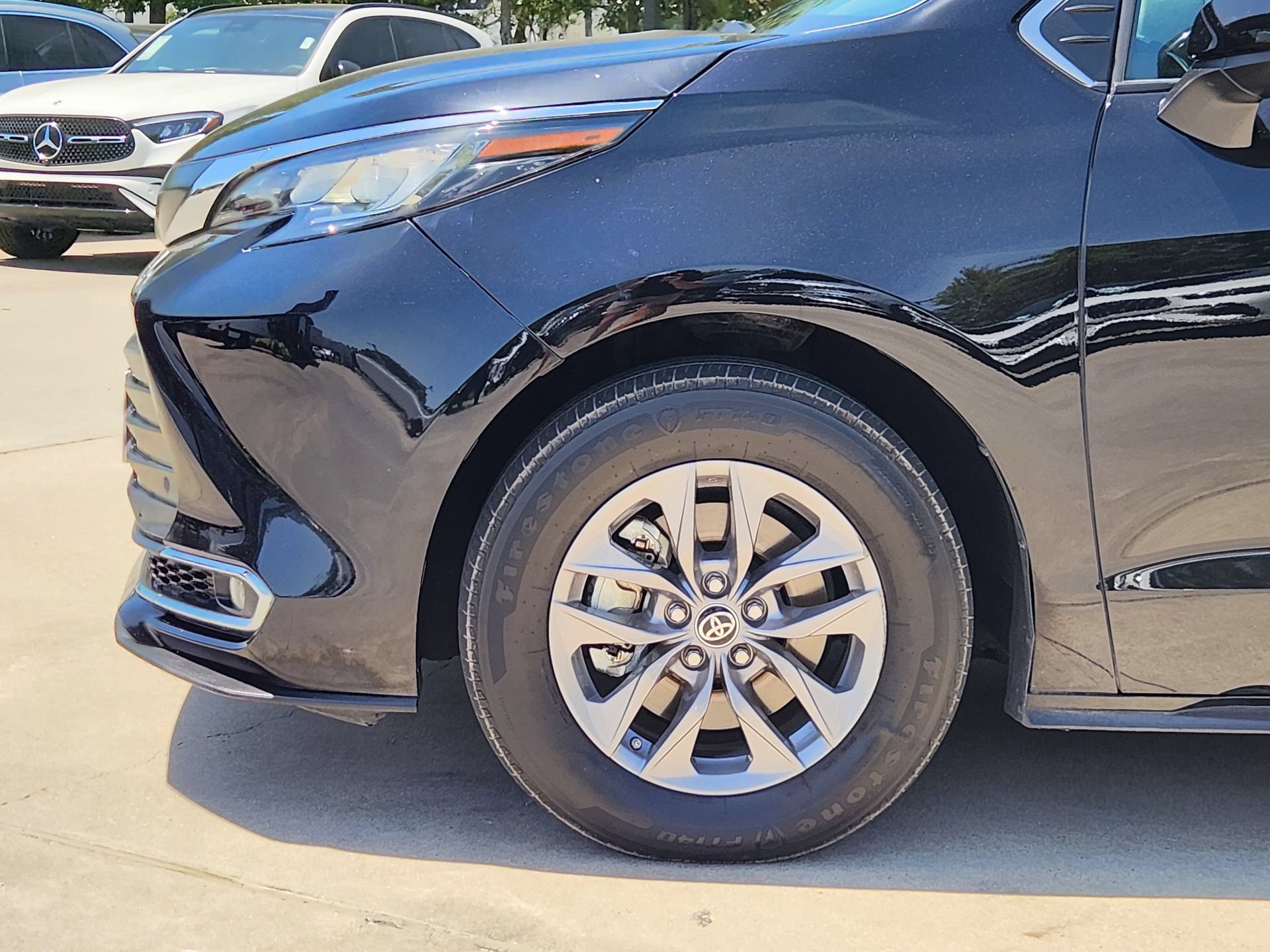 Used 2023 Toyota Sienna XLE FWD image 10