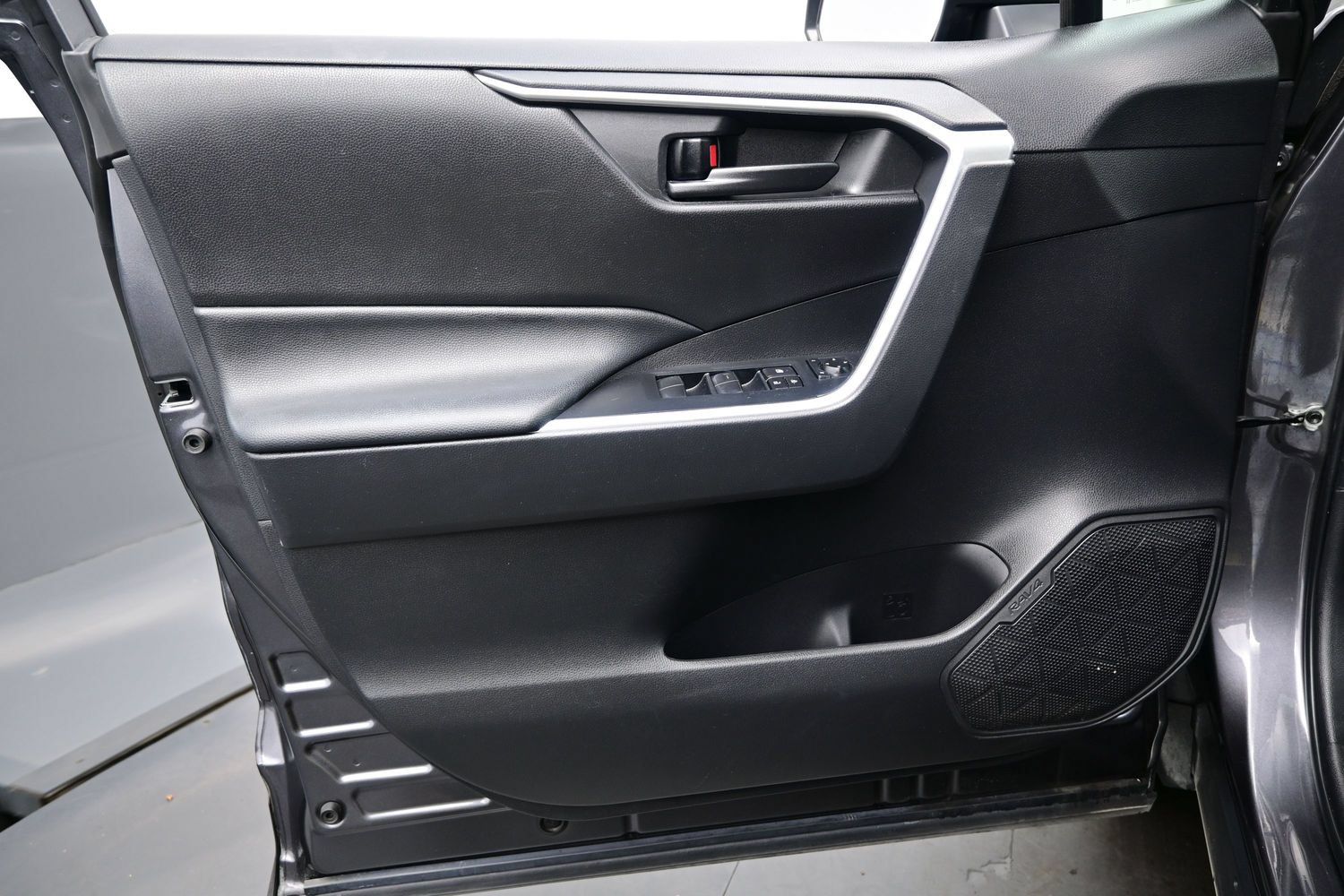 Used 2022 Toyota RAV4 LE AWD/4WD image 9