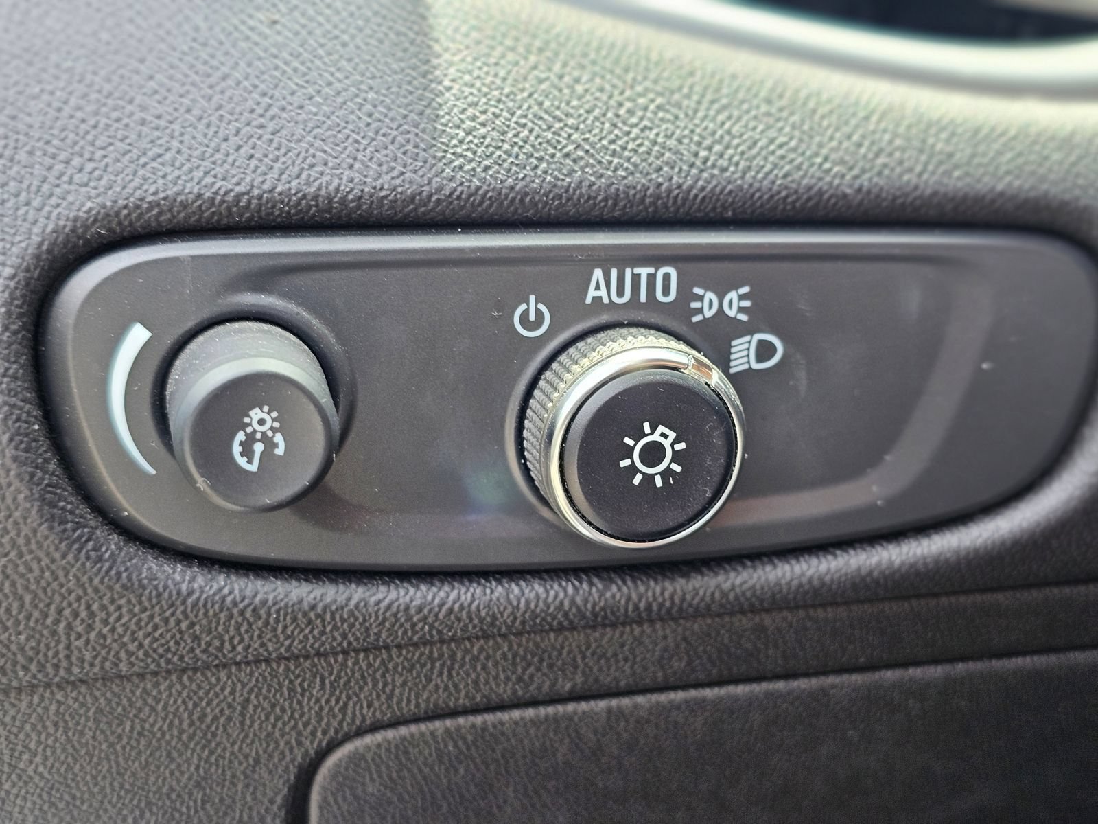 Used 2023 Chevrolet Malibu LT FWD image 19