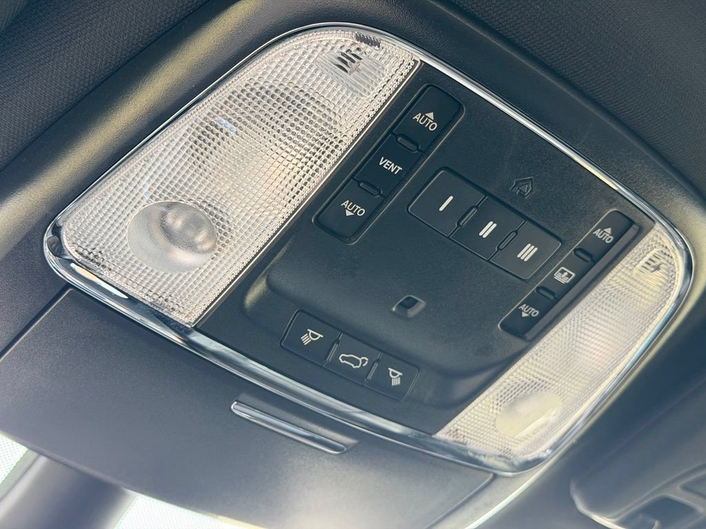 Used 2017 Jeep Grand Cherokee Overland w/ Jeep Active Safety Group AWD/4WD image 25