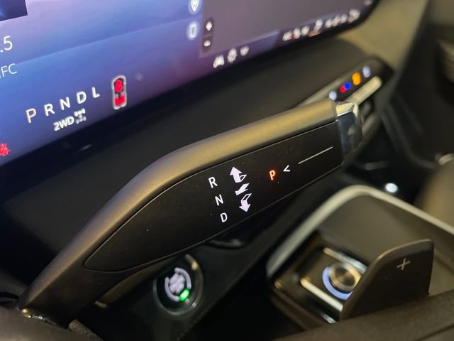 Used 2025 Buick Enclave Preferred image 27