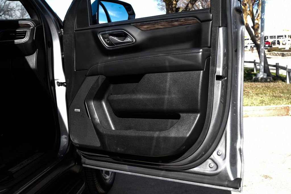 Used 2022 Chevrolet Suburban LT w/ Luxury Package image 49