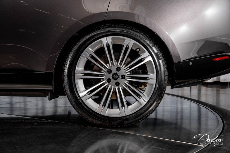 Used 2025 Land Rover Range Rover SE image 8