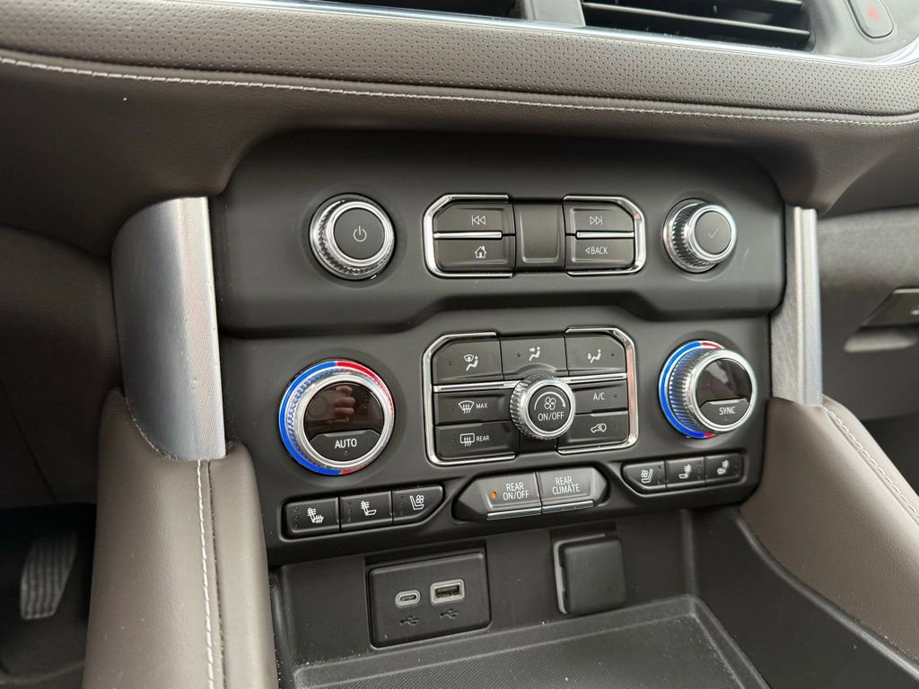 Used 2023 GMC Yukon SLT w/ SLT Premium Package image 17