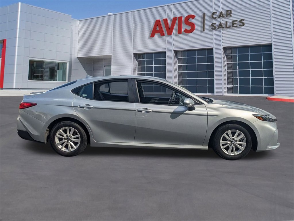 Used 2025 Toyota Camry LE image 5