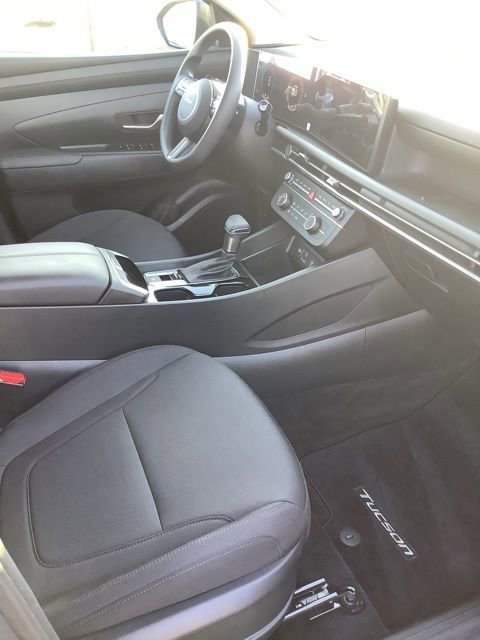 Certified 2025 Hyundai Tucson SE image 25
