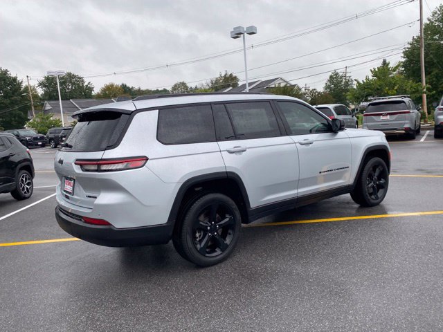Used 2025 Jeep Grand Cherokee L Limited w/ Luxury Tech Group II AWD/4WD image 4