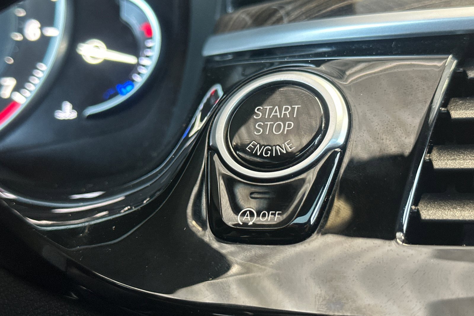 Used 2019 BMW 530i w/ Convenience Package RWD image 21