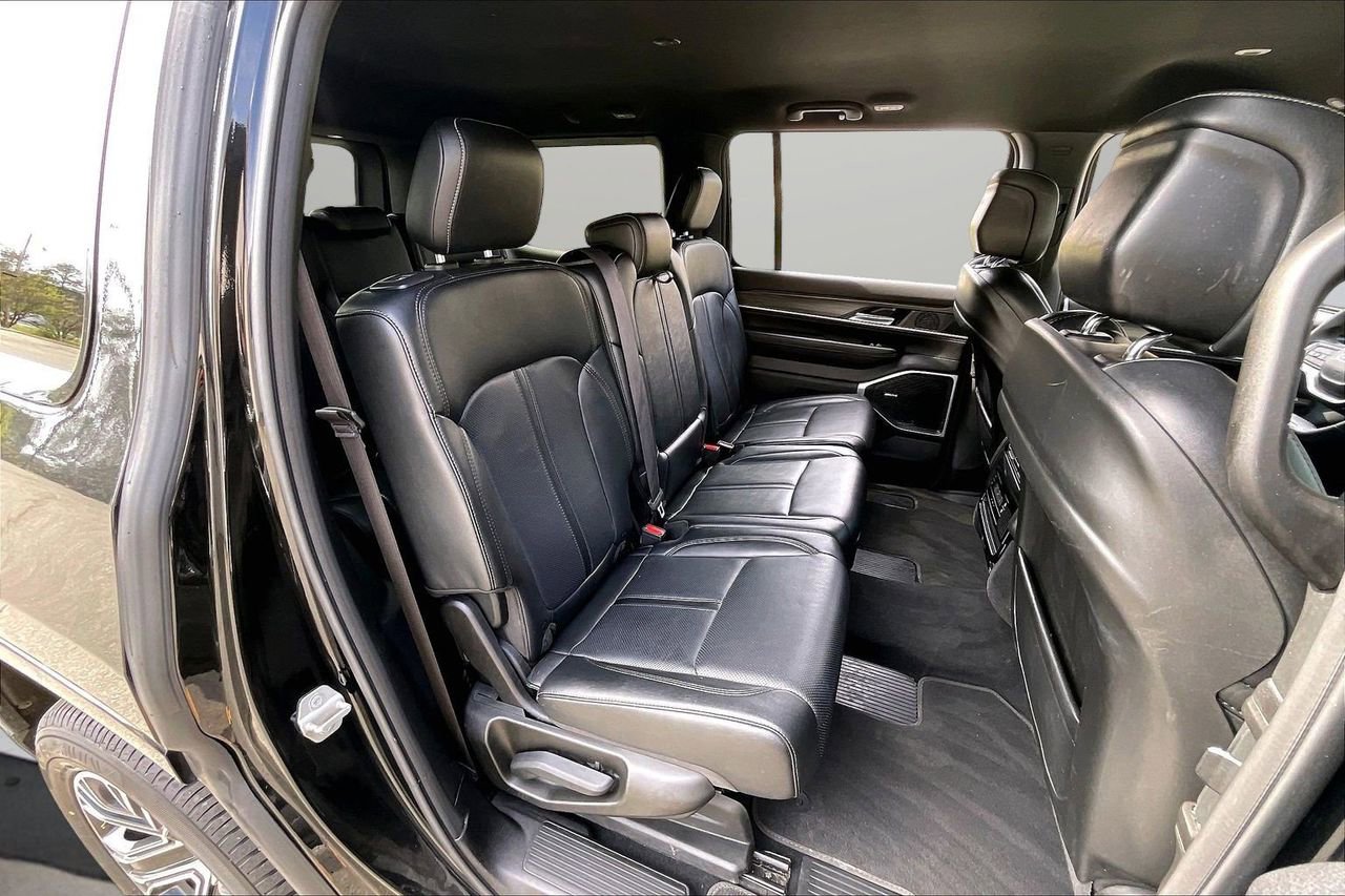 Certified 2024 Jeep Wagoneer Series II w/ Flexible Seating Group AWD/4WD image 25