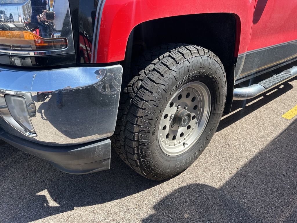 Used 2018 Chevrolet Silverado 1500 LT w/ All Star Edition image 19