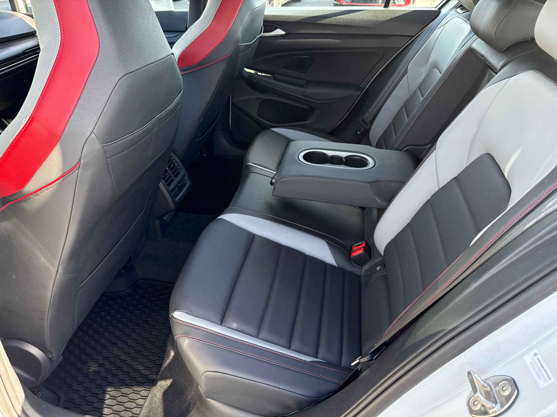 Used 2024 Volkswagen GTI SE FWD image 15