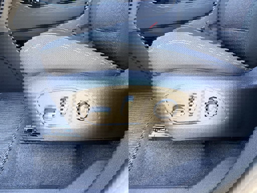 Certified 2025 Chevrolet Traverse LT w/ Driver Confidence Package image 23