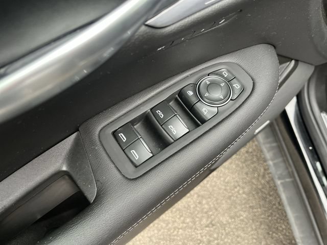 Used 2025 Cadillac XT5 Premium Luxury FWD image 17