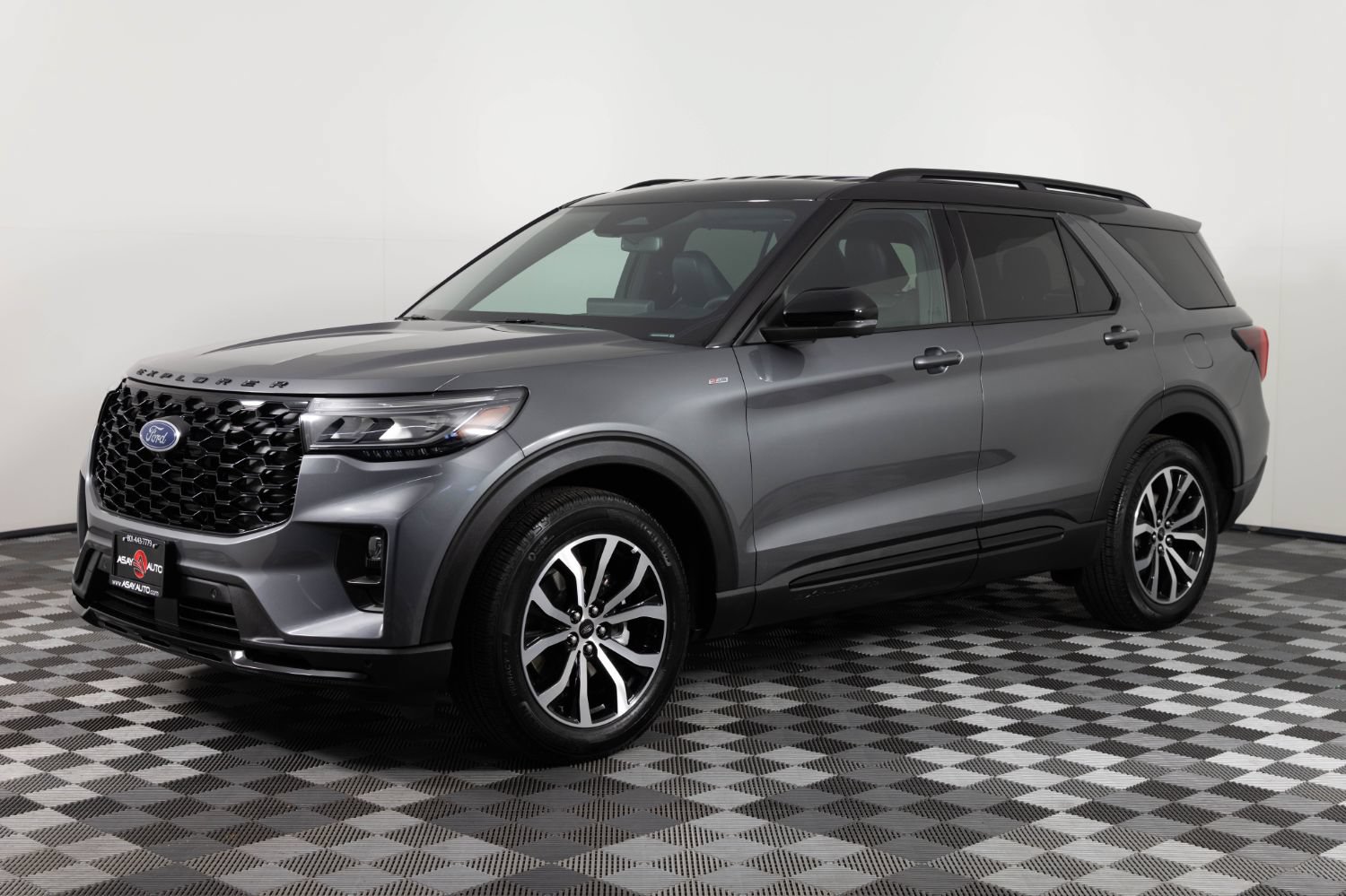 Used 2025 Ford Explorer ST-Line w/ Premium Package