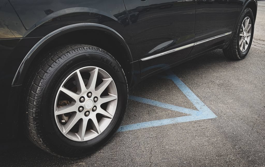 Used 2014 Buick Enclave Leather FWD image 9