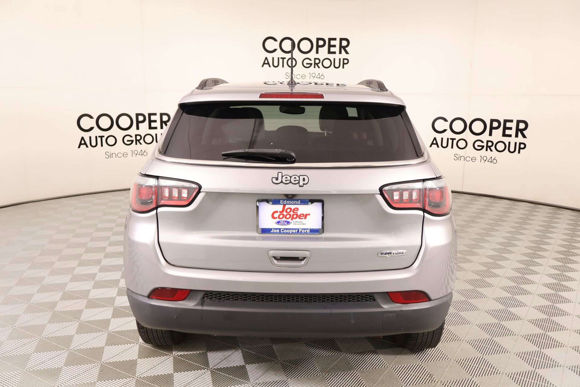 Used 2018 Jeep Compass Latitude FWD image 21