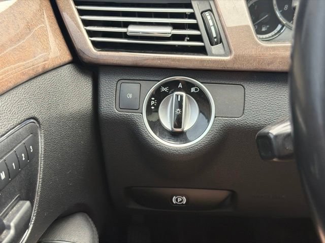 Used 2011 Mercedes-Benz E 350 4MATIC Sedan image 34