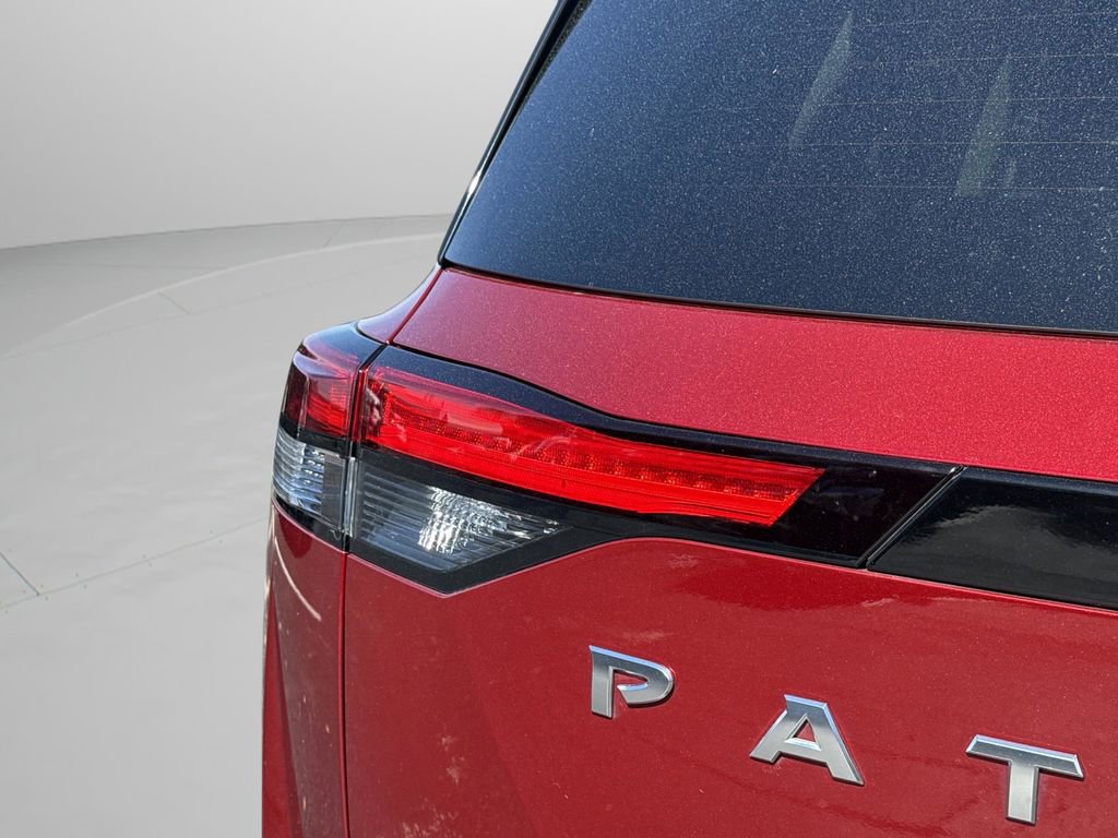 Certified 2023 Nissan Pathfinder SV FWD image 18