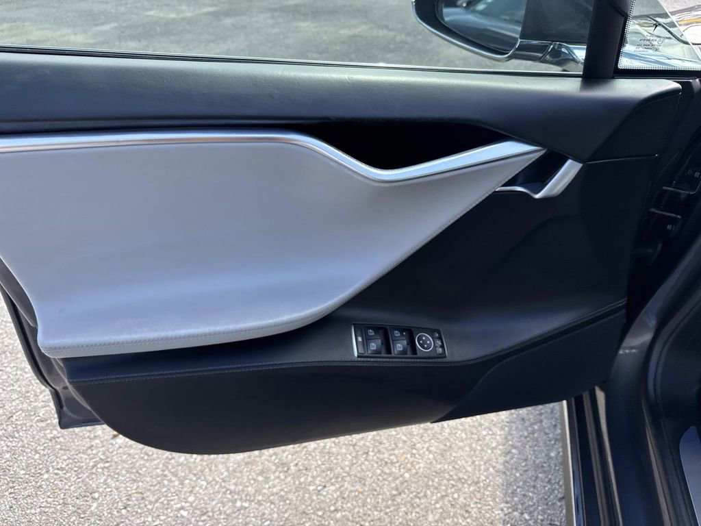 Used 2016 Tesla Model S 70D image 19