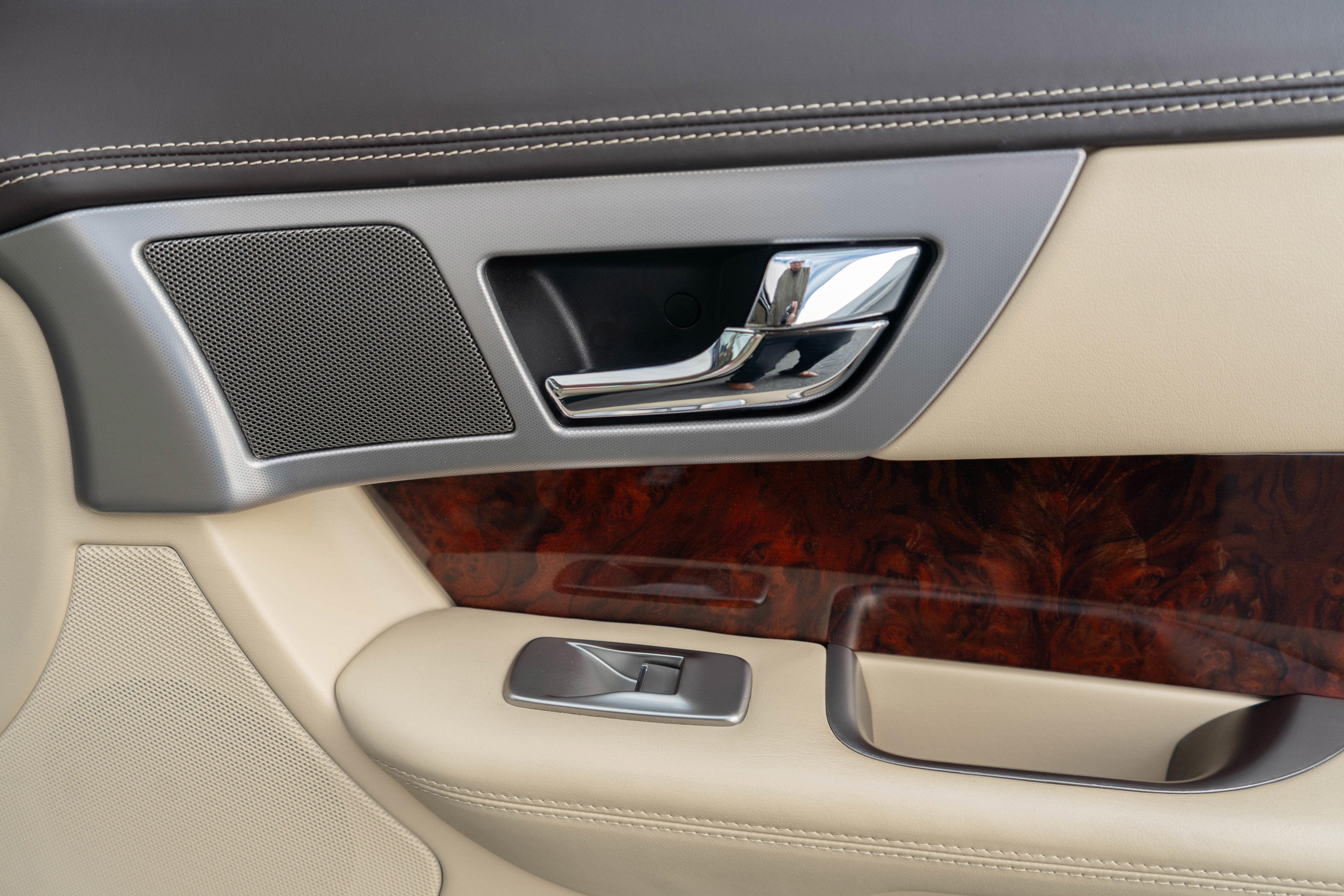 Used 2011 Jaguar XF Portfolio RWD image 31