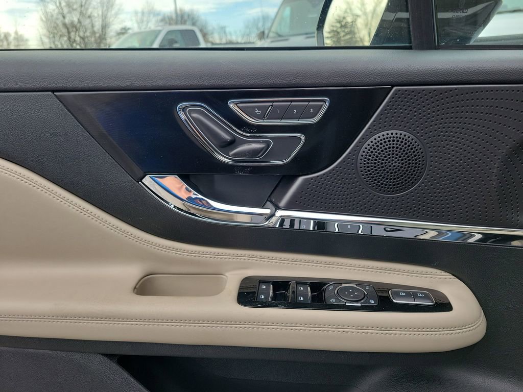 New 2026 Lincoln Corsair Premiere image 18