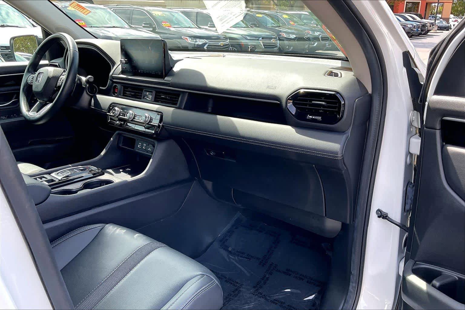 Used 2025 Honda Pilot EX-L image 16