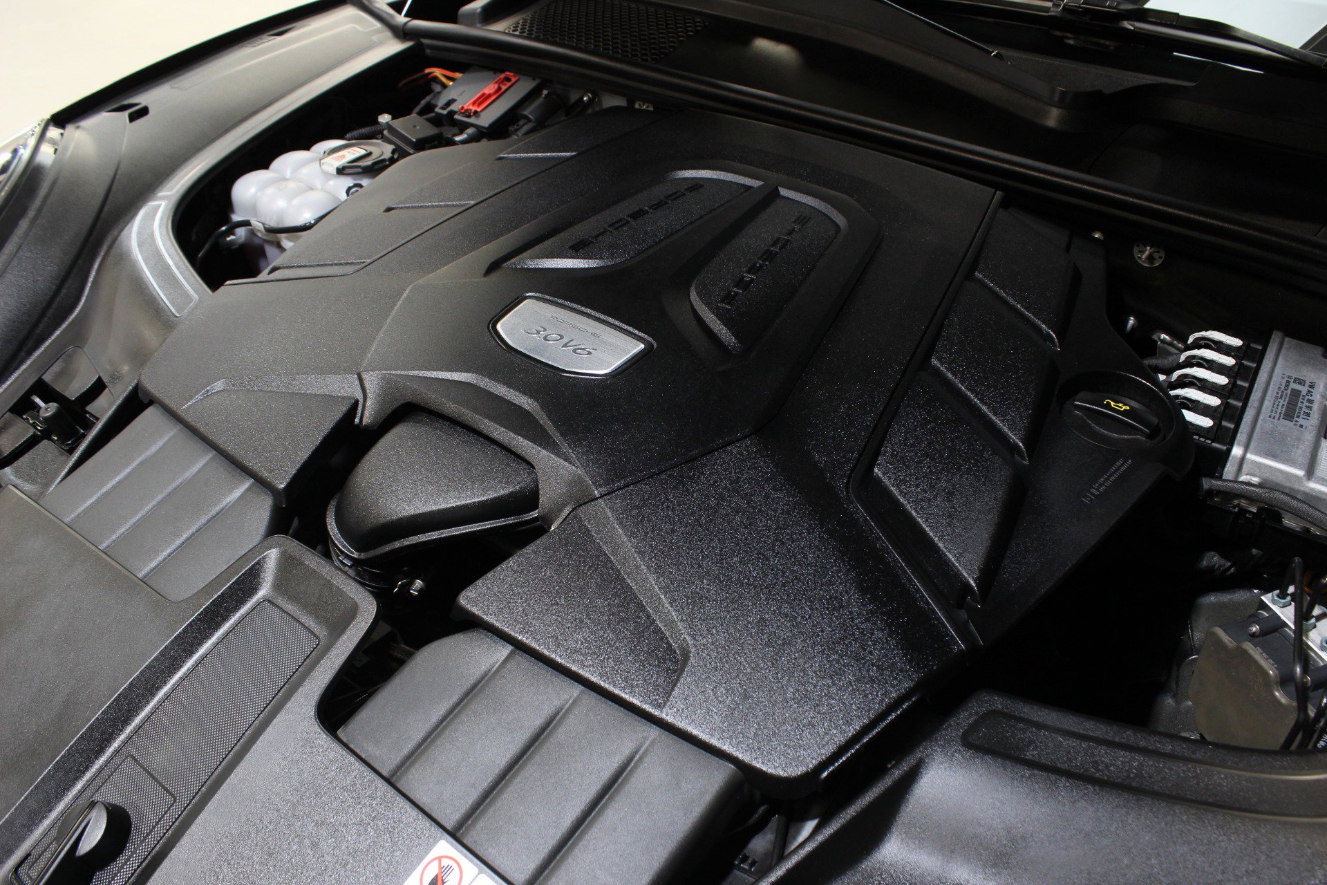 Used 2023 Porsche Cayenne Platinum Edition image 20
