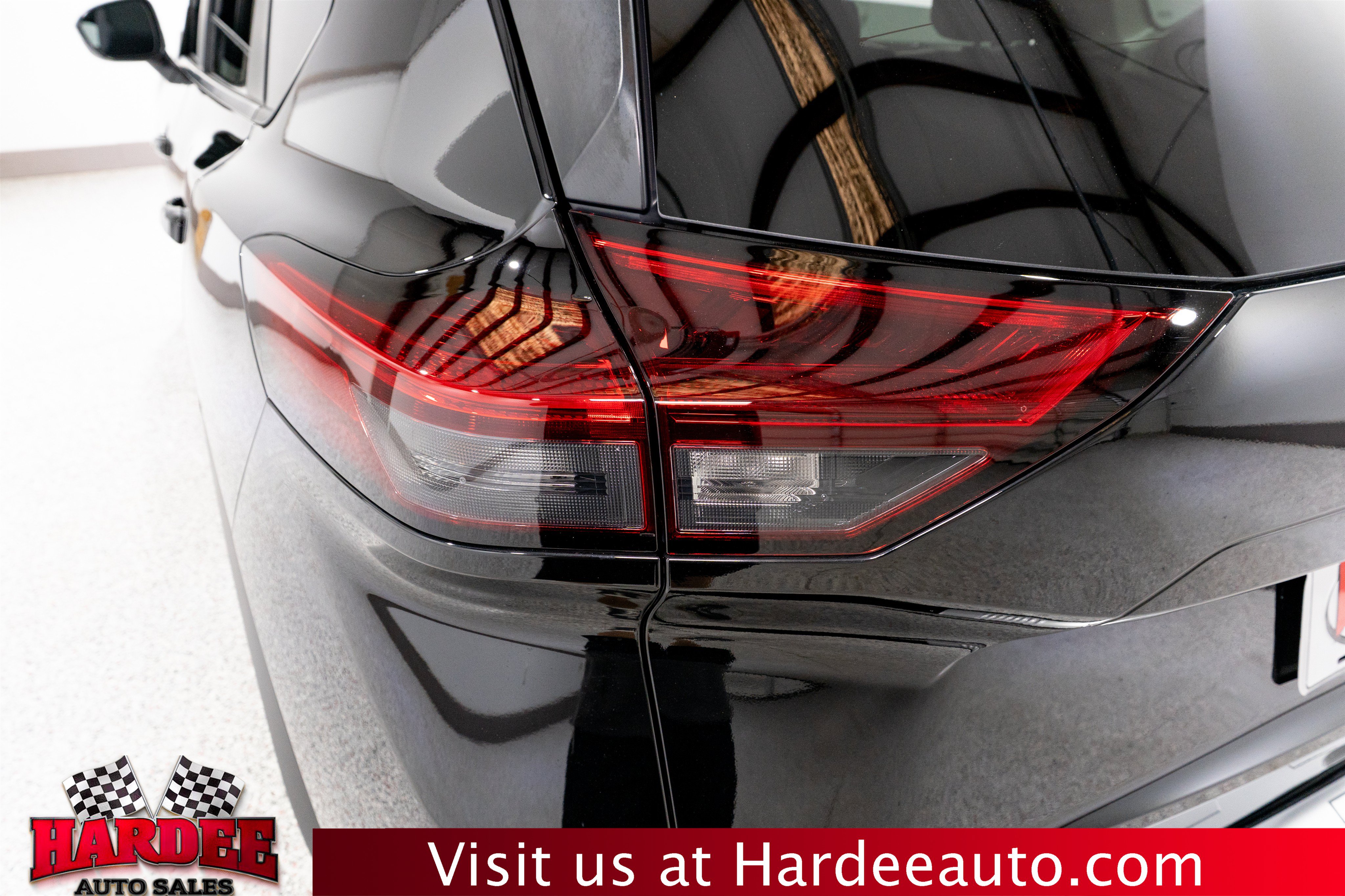 Used 2025 Nissan Rogue SV w/ SV Premium Package FWD image 9