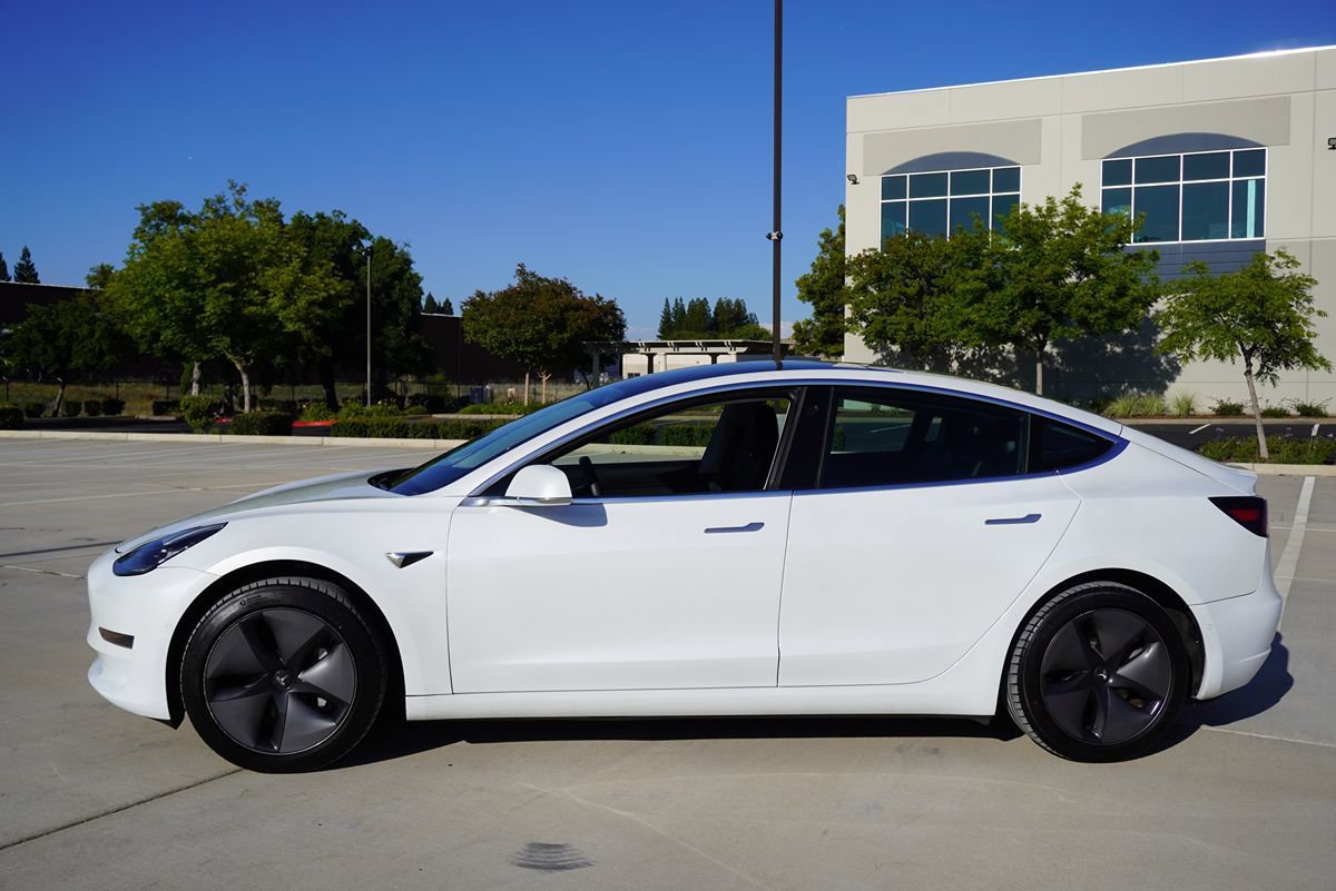 Used 2020 Tesla Model 3 Standard Range Plus RWD image 3