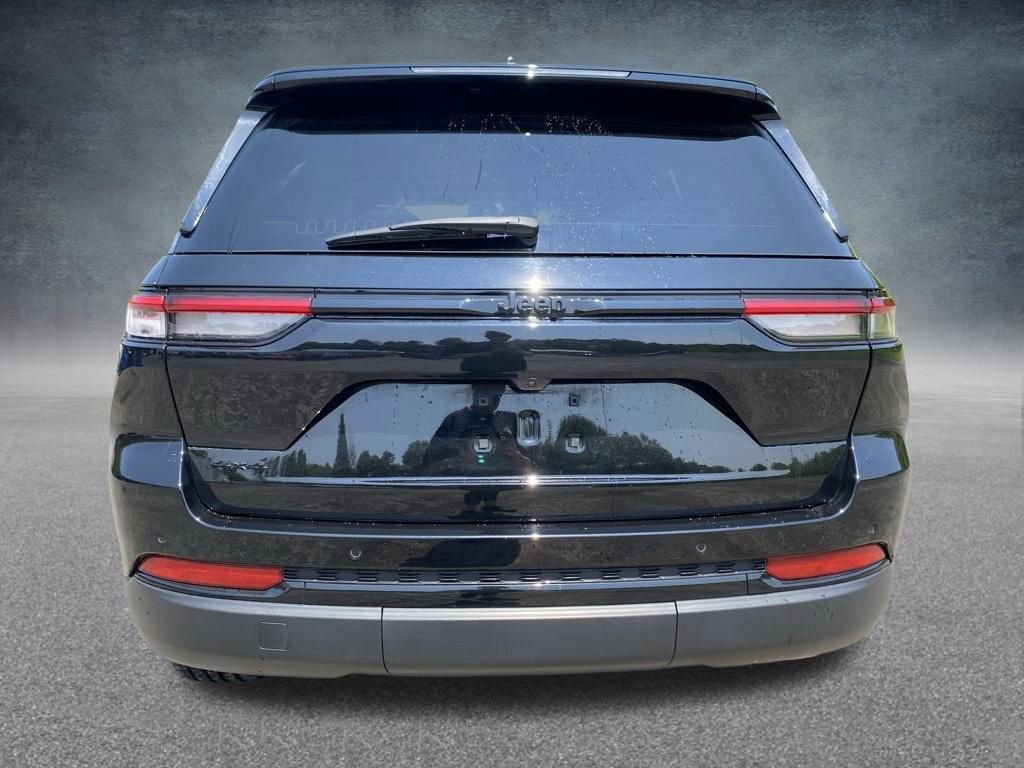 Used 2023 Jeep Grand Cherokee Altitude image 6