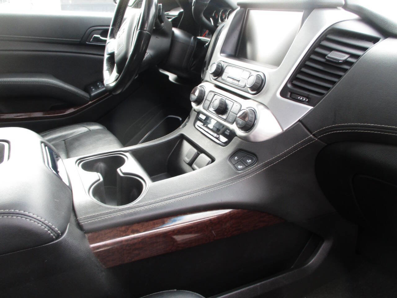 Used 2018 GMC Yukon SLT w/ HD Trailering Package image 9