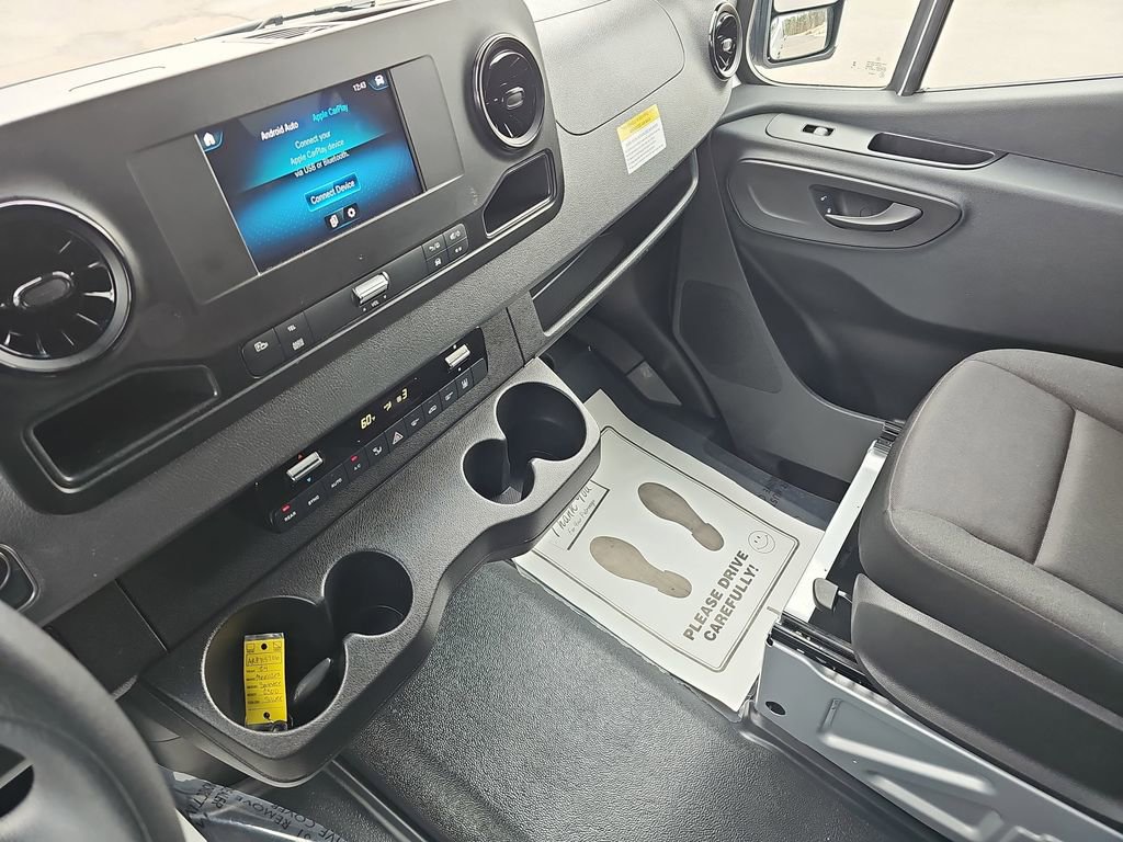 Used 2024 Mercedes-Benz Sprinter 2500 image 27