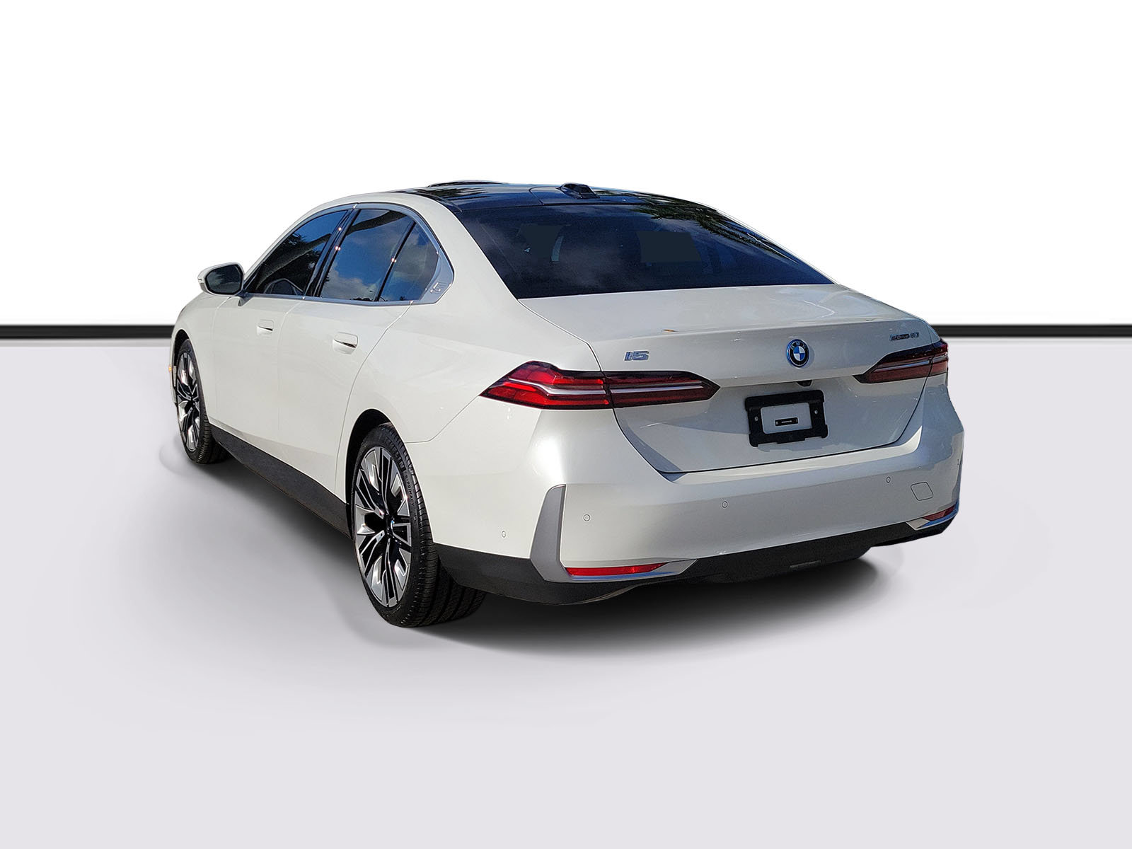 Used 2026 BMW i5 eDrive40 w/ Premium Package RWD image 3