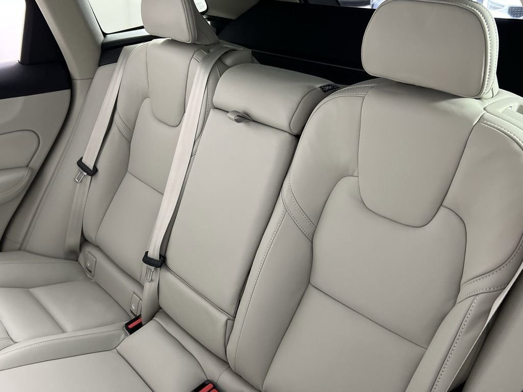 New 2026 Volvo XC60 B5 Ultra w/ Climate Package image 22
