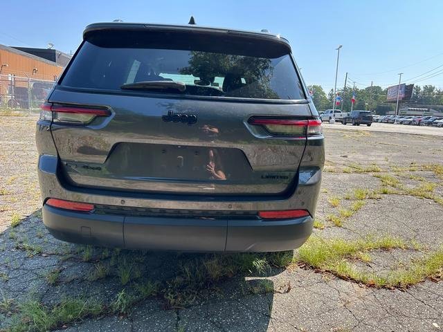 Used 2023 Jeep Grand Cherokee L Limited w/ Black Appearance Package image 4