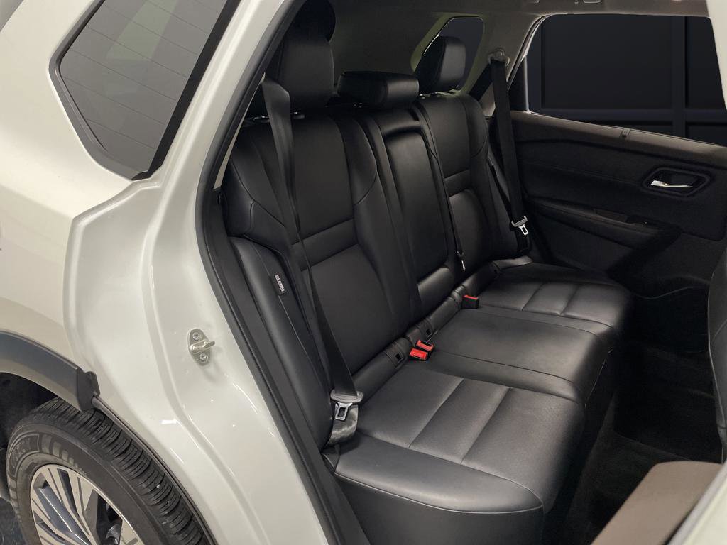 Used 2023 Nissan Rogue SV w/ SV Premium B Package image 31