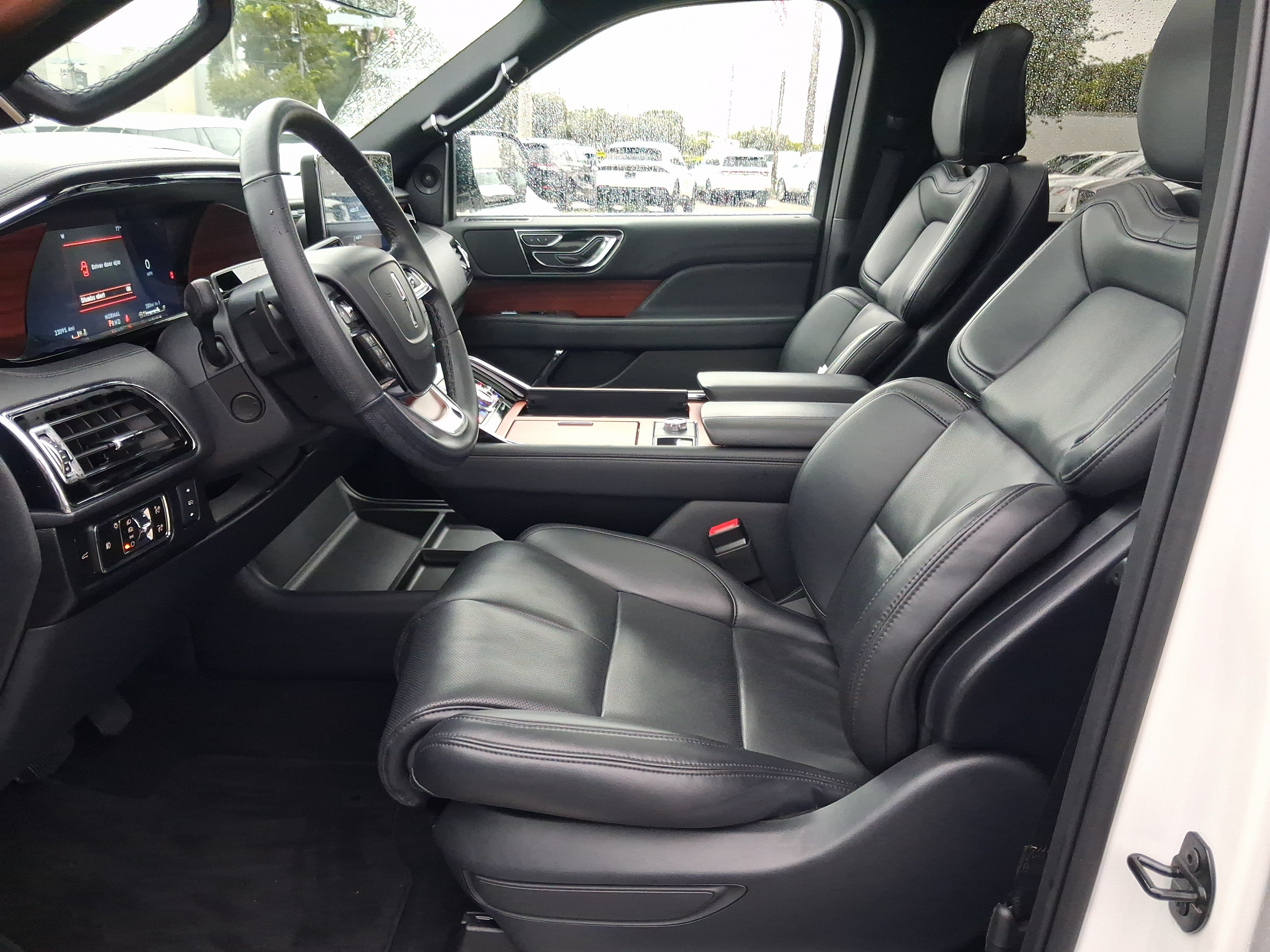 Used 2024 Lincoln Navigator Premiere AWD/4WD image 11