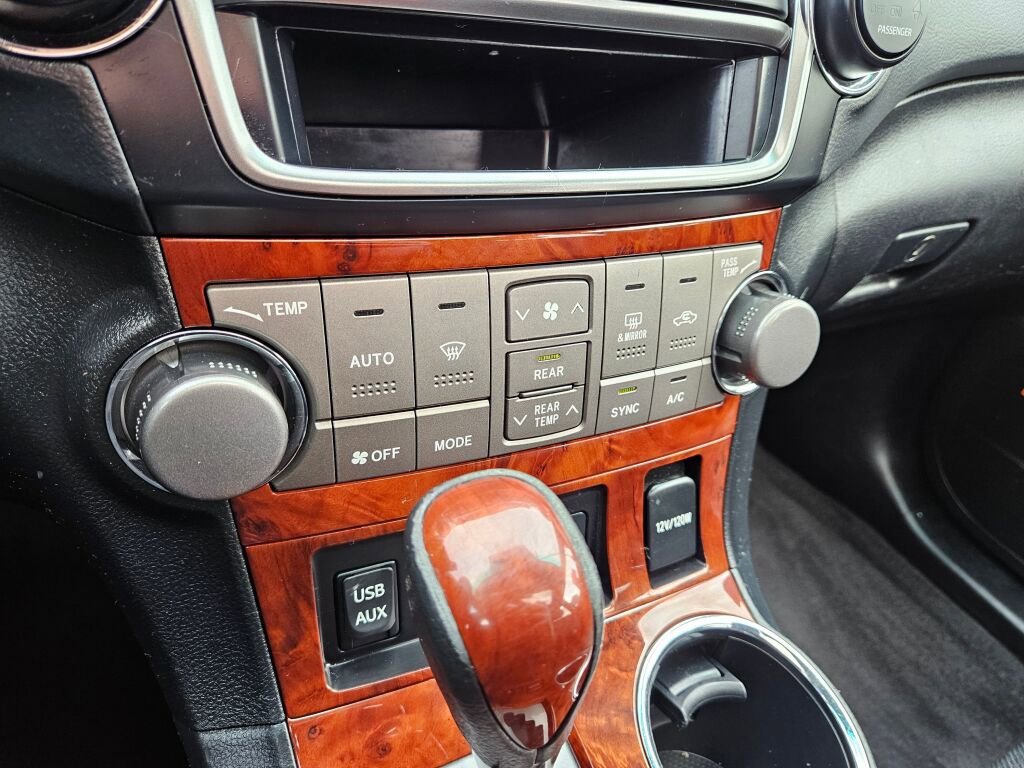 Used 2013 Toyota Highlander Limited image 30